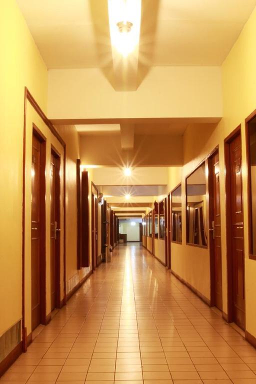 Pradipat Hotel Bangkok Extérieur photo