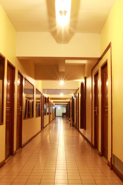 Pradipat Hotel Bangkok Extérieur photo