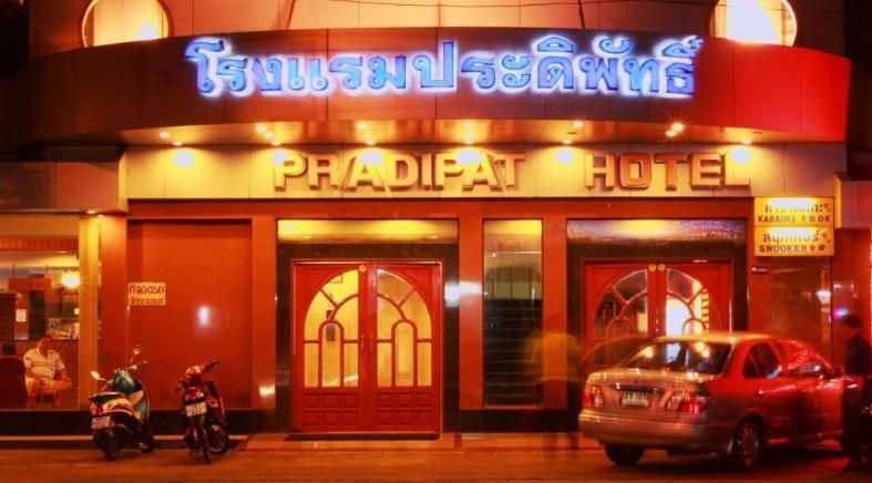 Pradipat Hotel Bangkok Extérieur photo