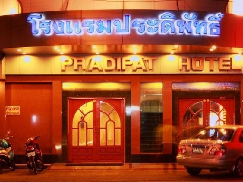 Pradipat Hotel Bangkok Extérieur photo